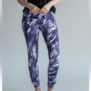 Calia by Carrie Underwood Women's Cropped Shirred Leg Athletic Pant M